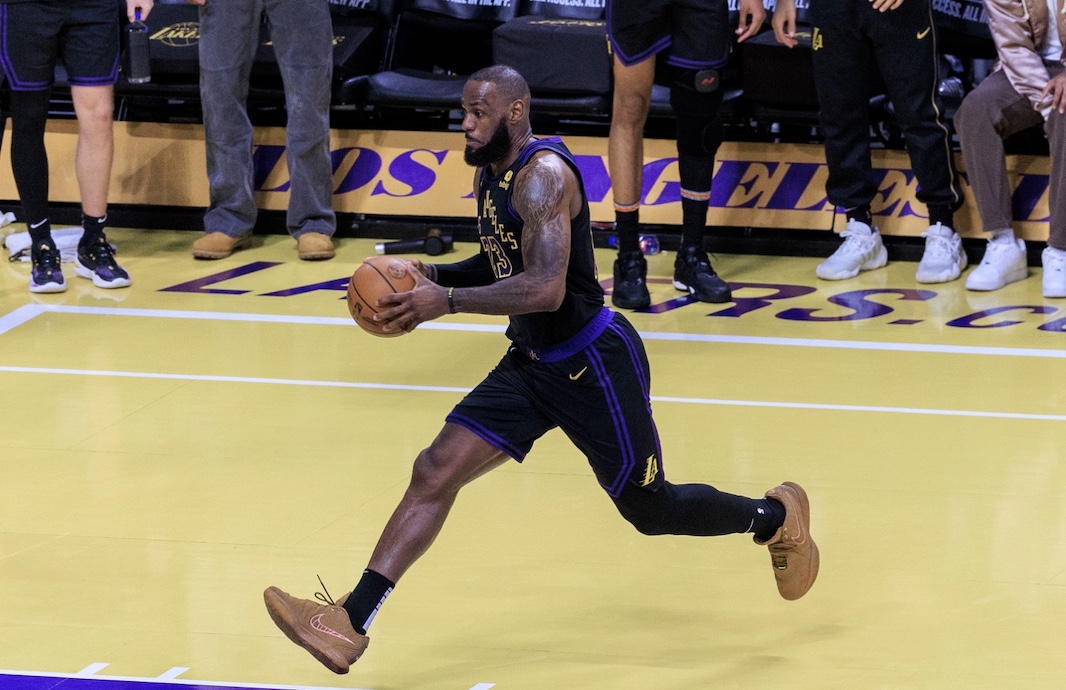 LEBRON James прыжок