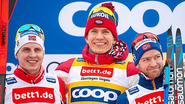 Большунов разделался с четырьмя норвежцами на финише скиатлона в Германии. Клэбо от бессилия сошел