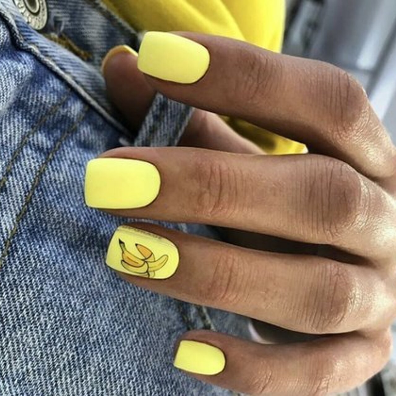 Лимонный дизайн ногтей. Желтый маникюр. Жёлтые ногти маникюр. Ярко желтые ногти. Маникюр желтогого цвета.