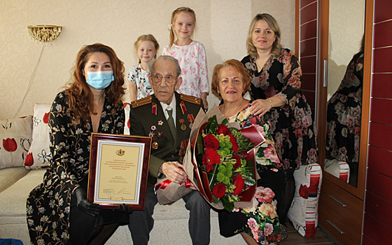 Юлия Рокотянская поздравила рязанского ветерана со 100-летним юбилеем