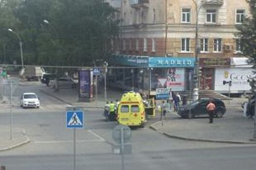 В центре Перми водитель Renault Duster сбил девушку на пешеходном переходе