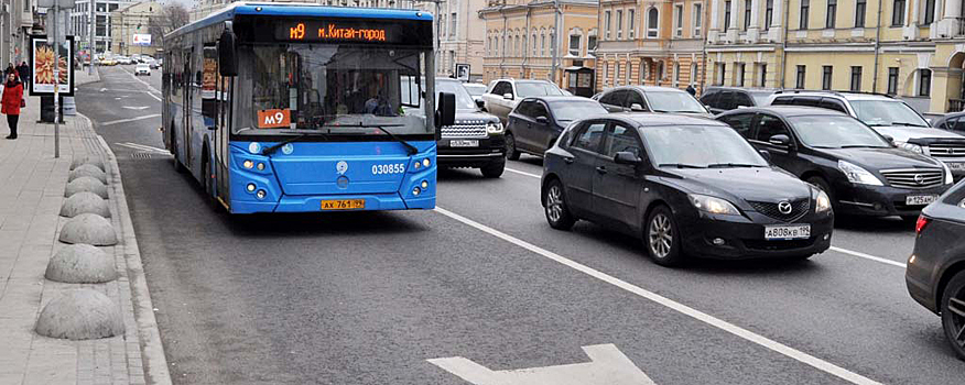 В Госдуме предложили отменить штрафы за проезд по «выделенке» ночью