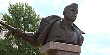 Сотрудники МТРК «Мир» возложили цветы к памятнику Герою Советского Союза Иону Солтысу в Минске