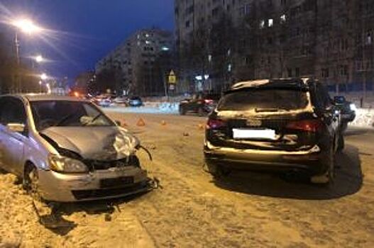 В Нижневартовске столкнулись «Audi» и «Toyota»
