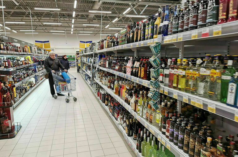 В нескольких регионах России запретили продажу алкоголя в День студента