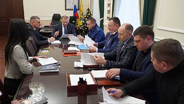 Глава Оренбурга Сергей Салмин рассмотрел вопрос о ненадлежащей уборке снега в городе