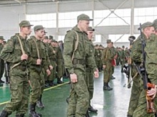 Мобилизованным тулякам вручили боевое оружие
