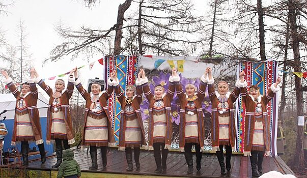 Бакалдын Эдьигээн олохтоохторун түмэр