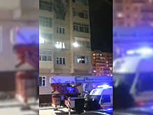 МЧС: в Якутске спасатели эвакуировали 30 человек во время пожара в многоэтажке
