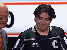 Дэйли пригласил 17-летнего болельщика «Кингс» Рота на сцену во время драфта НХЛ. Он объявил выбор «Лос-Анджелеса» в 7-м раунде