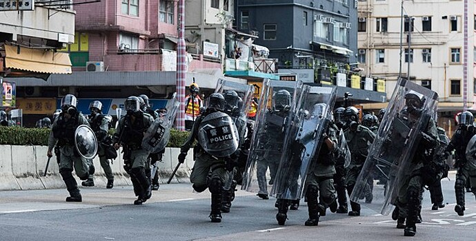 Отряды военной полиции Китая собрали возле границы с Гонконгом