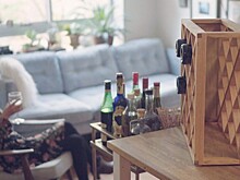Винная стойка, в которой исчезают бутылки