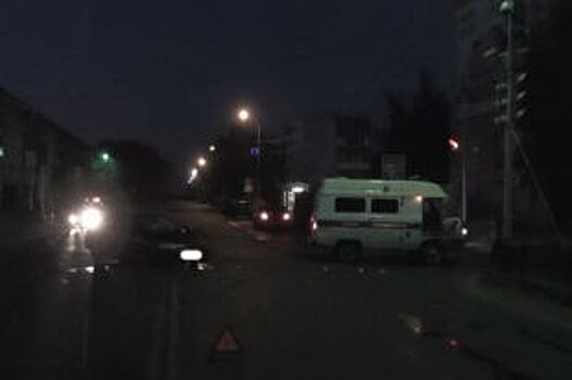 Тойота протаранила скорую на перекрестке в левобережье Новосибирска