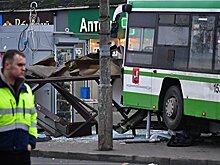 Водитель автобуса объяснил таран остановки