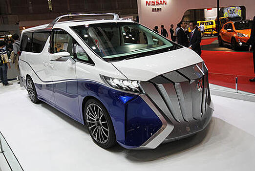 «Тойота» превратила минивэн Alphard в кабриолет
