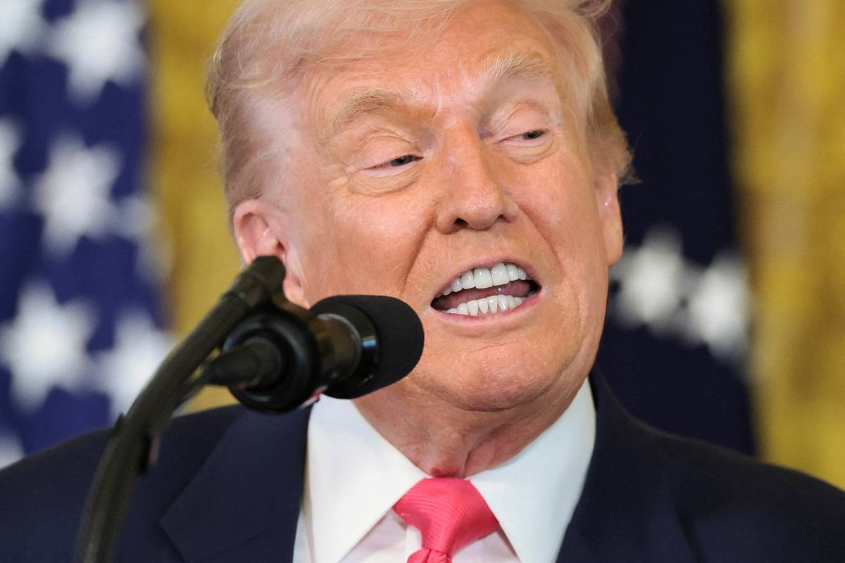 Трамп попросит Минюст открыть расследование связей Клинтона с Эпштейном