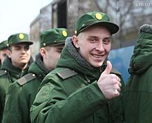 Среди молодых москвичей, отправляющихся служить Родине, все больше тех, кто идет в армию осознанно, с гордостью