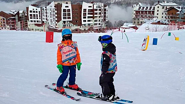 Программа терапевтического спорта «Лыжи мечты» отметила курорт «Роза Хутор»