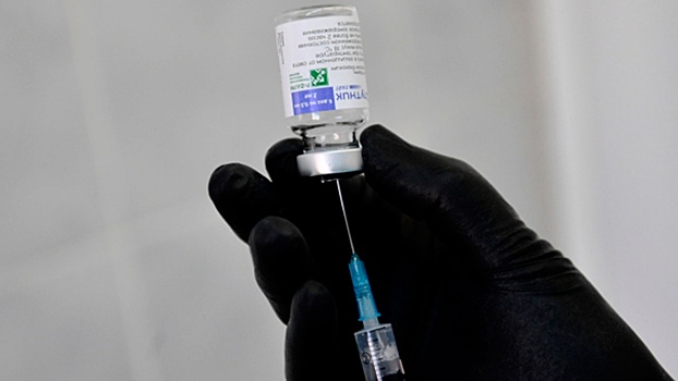 Врач оценил заявления «находящихся в плену заблуждений» противников вакцинации