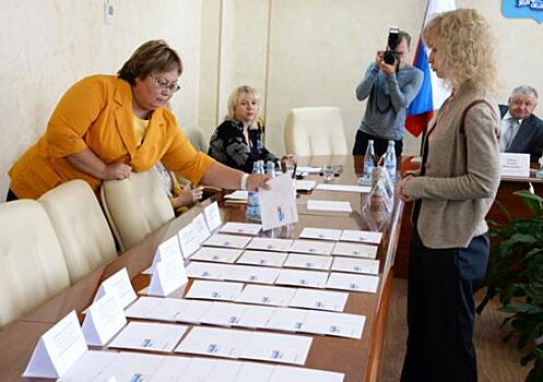 В Салехарде прошла жеребьёвка эфирного времени для кандидатов в губернаторы Тюменской области
