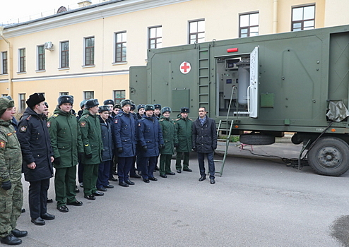 Специалисты военного клинического госпиталя ЗВО доставили в Орловскую область мобильную установку для выработки сжиженного медицинского кислорода