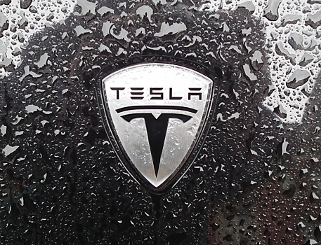 «Сколько в Китае Tesla, столько и аварий» — Tesla снова в центре скандала