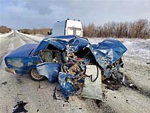 Пассажир "семерки" погиб после столкновения с фурой в Самарской области