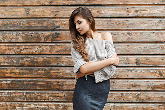 6 способов носить серую юбку с шиком