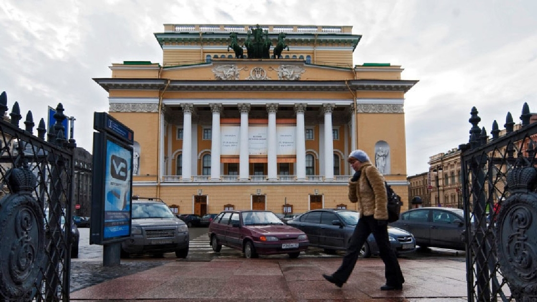 Минкульт определился с худруком для Александринского театра в Петербурге