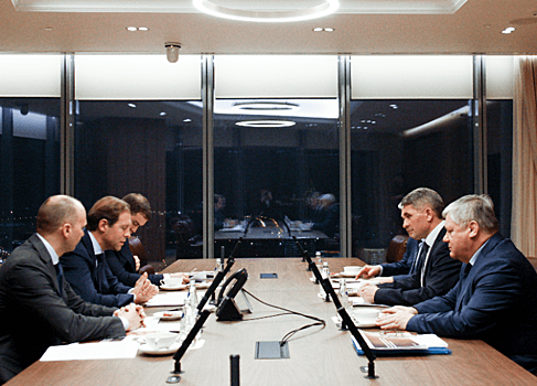 Денис Мантуров обсудил программы социально-экономического развития Чувашии с ВРИО главы республики