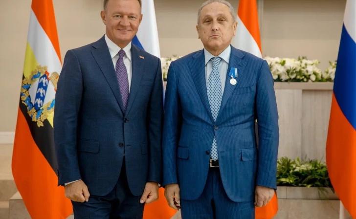 Курский губернатор наградил экс-депутата ГосДумы Александра Федулова