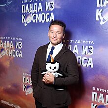 Александр Олешко, Анна Банщикова с дочерью, Александр Метелкин с семьей на премьере фильма «Панда из космоса»