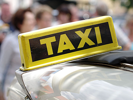 В Москве поддержали предложение приглашать в такси водителей только с российскими правами