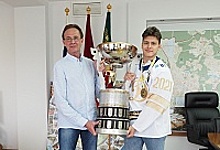 Хоккеист из Зеленограда награжден главным трофеем Чемпионата Молодежной хоккейной лиги