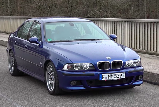 Видео: 20-летний BMW M5 разогнали до 300 километров в час