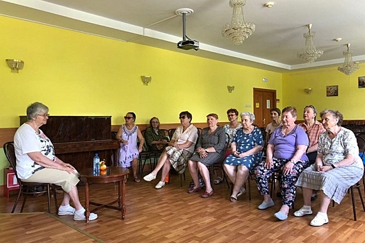 На традиционной встрече «Рассказы о художниках» жители Савёлок узнали много интересного о творчестве И. К. Айвазовского