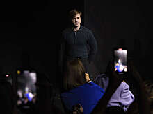 Дизайнер Дэниел Ли работает над костюмами для Королевского балета