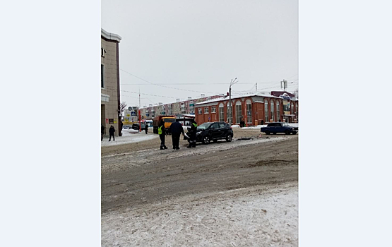 Авария на перекрестке в кузбасском городе попала на видео