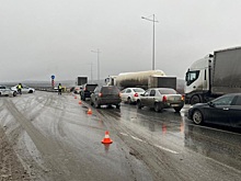На кольцевой автодороге Екатеринбурга в массовом ДТП столкнулись 40 машин и пострадали 12 человек