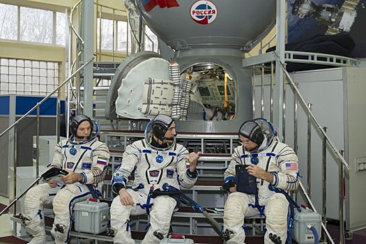 Готовящийся к отправке на МКС экипаж изолировали