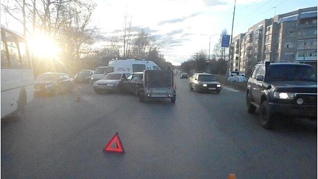 В Кирово-Чепецке в столкновении иномарки и ВАЗа пострадала женщина