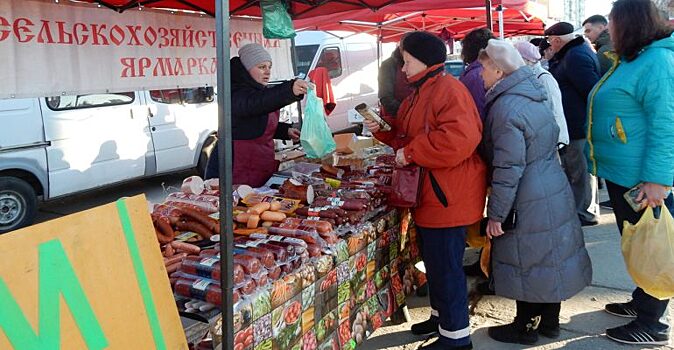 Крымские аграрии продали 190 тонн продуктов на ярмарке в Симферополе