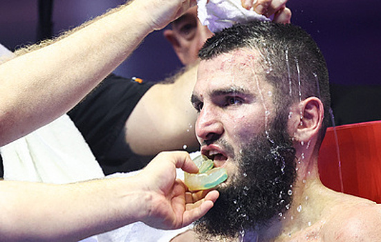 Бетербиев заявил, что не будет отказываться от чемпионского титула IBF