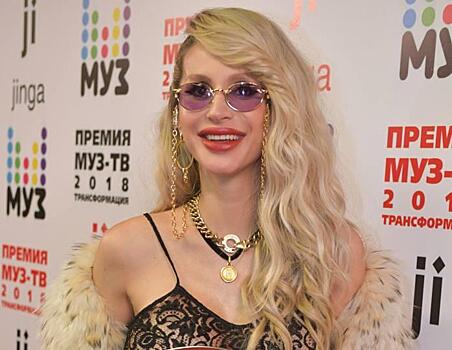 Эффектно и модно: Бузова, Лорак и другие звезды выбирают платья-жакеты