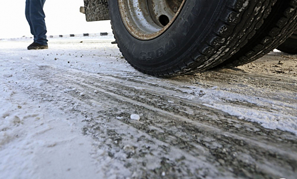Мартовский снегопад: ГИБДД просит водителей воздержаться от поездок