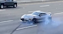 Toyota Supra попала в аварию при выезде на хайвей