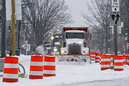 На восточном побережье США снежная буря оставила без света более 100 тысяч домов