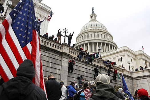 Порядка 300 человек ворвались в Конгресс США в день его штурма