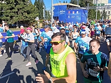 В Омске на старт Сибирского международного марафона вышли более 4 тысяч бегунов из 9 зарубежных стран и 36 ...