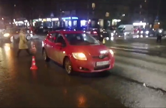 Автомобиль сбил пешехода на зебре на улице Генкиной в Нижнем Новгороде